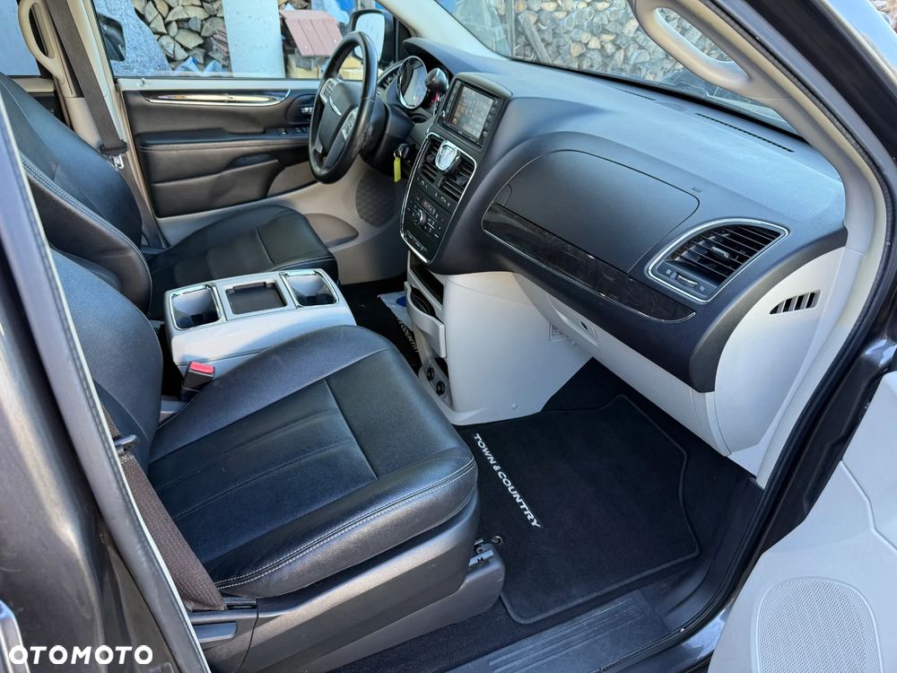 Chrysler Town & Country 3.6 Touring - 11