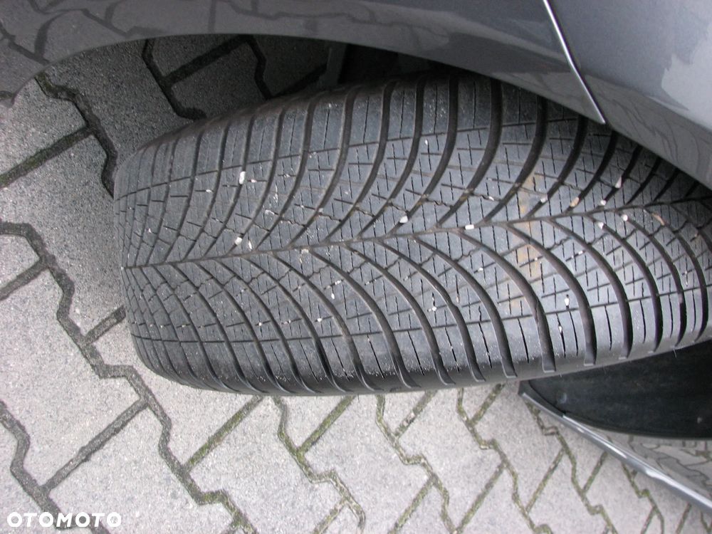 Jaguar XE D180 R-Dynamic S - 37