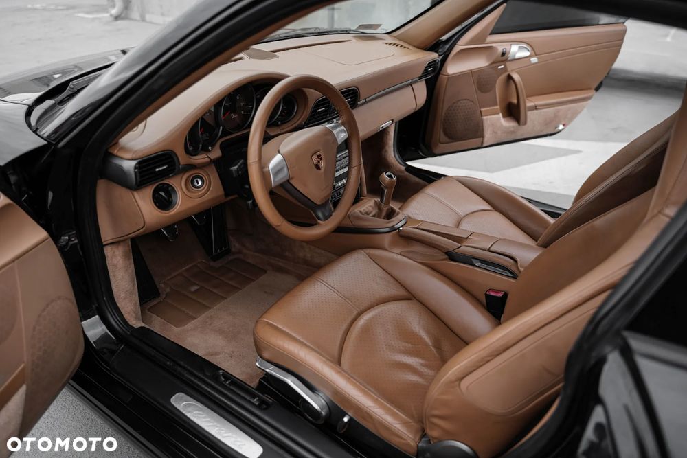 Porsche 911 Carrera - 21