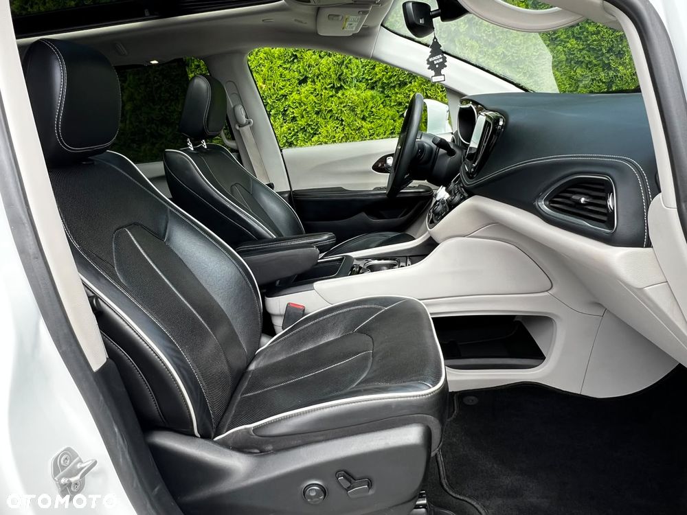 Chrysler Pacifica - 19