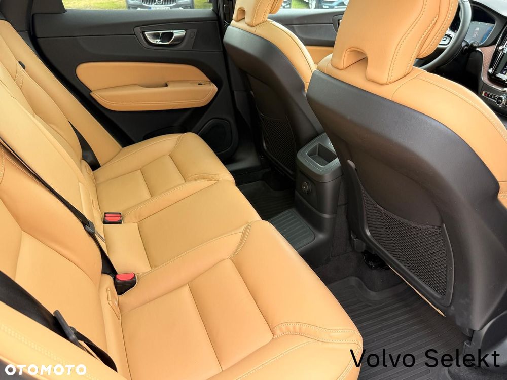 Volvo XC 60 T8 Plug-In Hybrid AWD Ultra Bright - 27