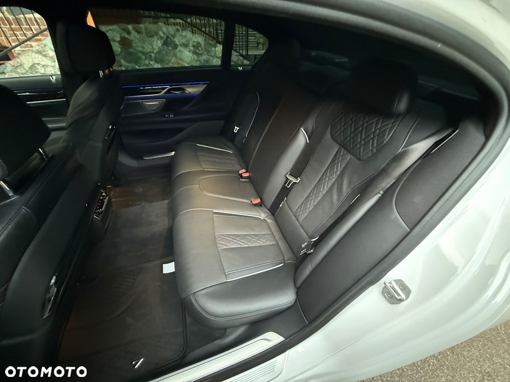 BMW Seria 7 750Li xDrive - 35