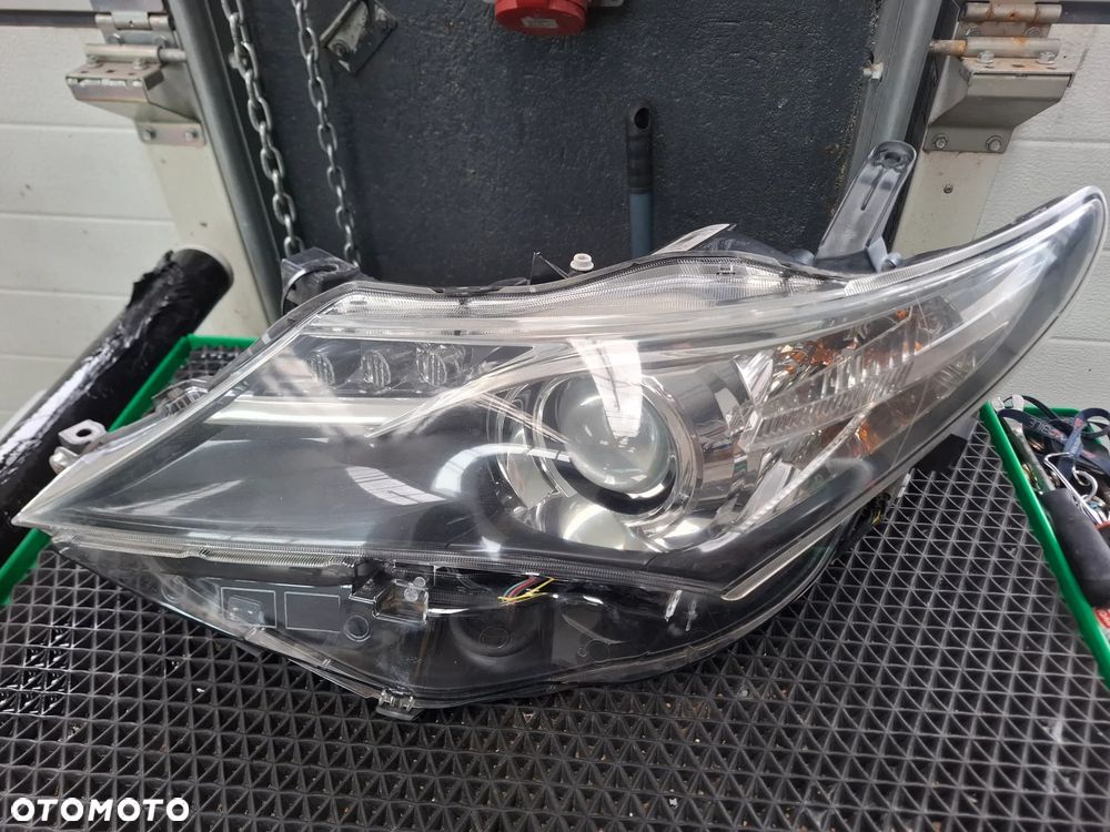 TOYOTA AURIS E18 1.8 HYBRYDA HB LAMPA LEWY PRZÓD - 1