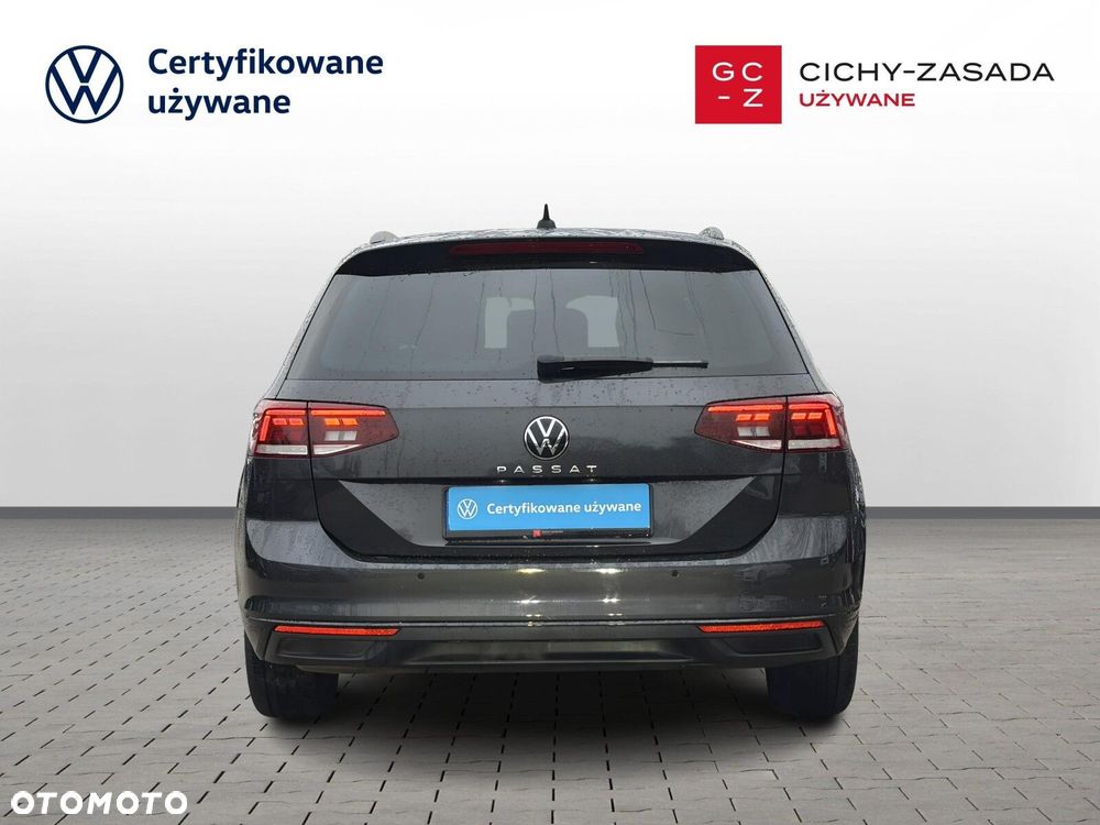 Volkswagen Passat - 4
