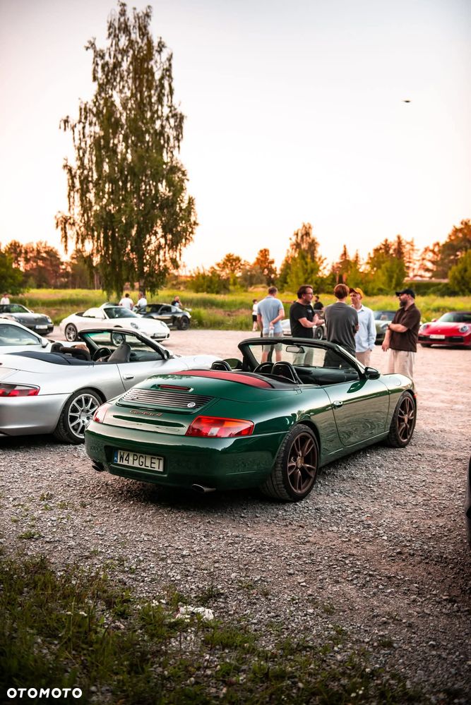 Porsche 911 Carrera 4 - 11
