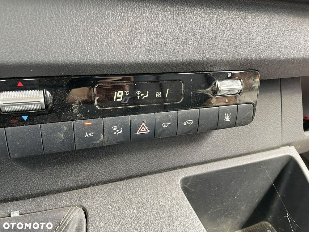 Mercedes-Benz Sprinter - 16