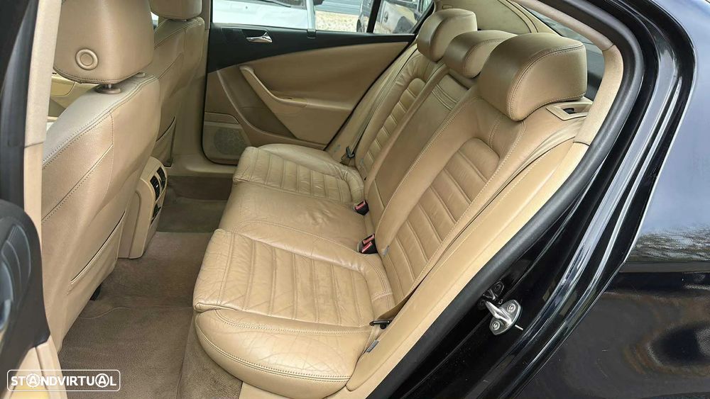 VW Passat 2.0 TDI 4M Highline - 12