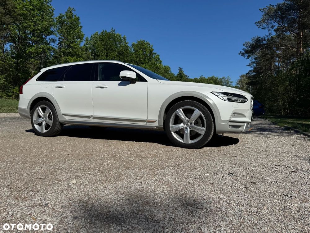 Volvo V90 Cross Country - 27