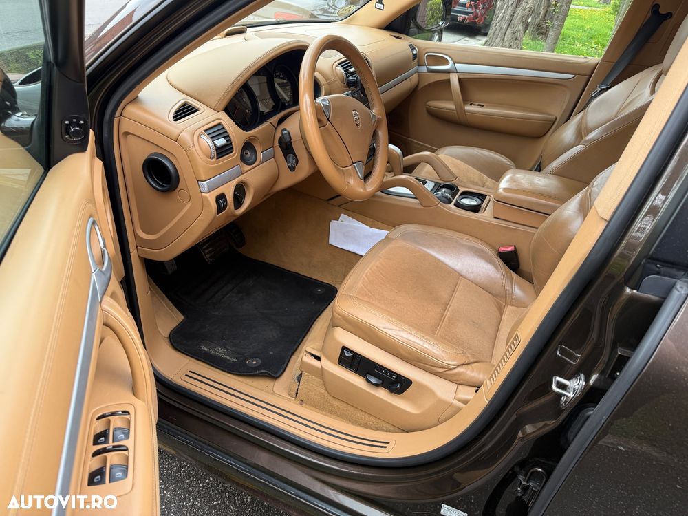 Porsche Cayenne 3.0 L V6 - 8