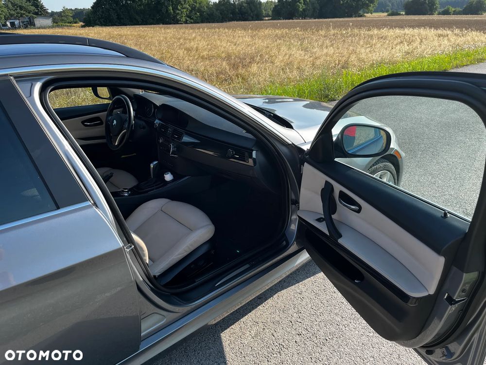BMW Seria 3 325i xDrive - 11
