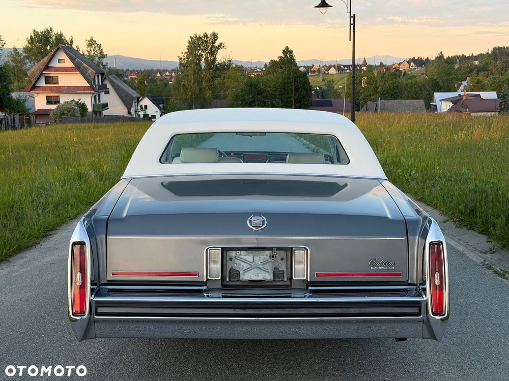 Cadillac Brougham - 8