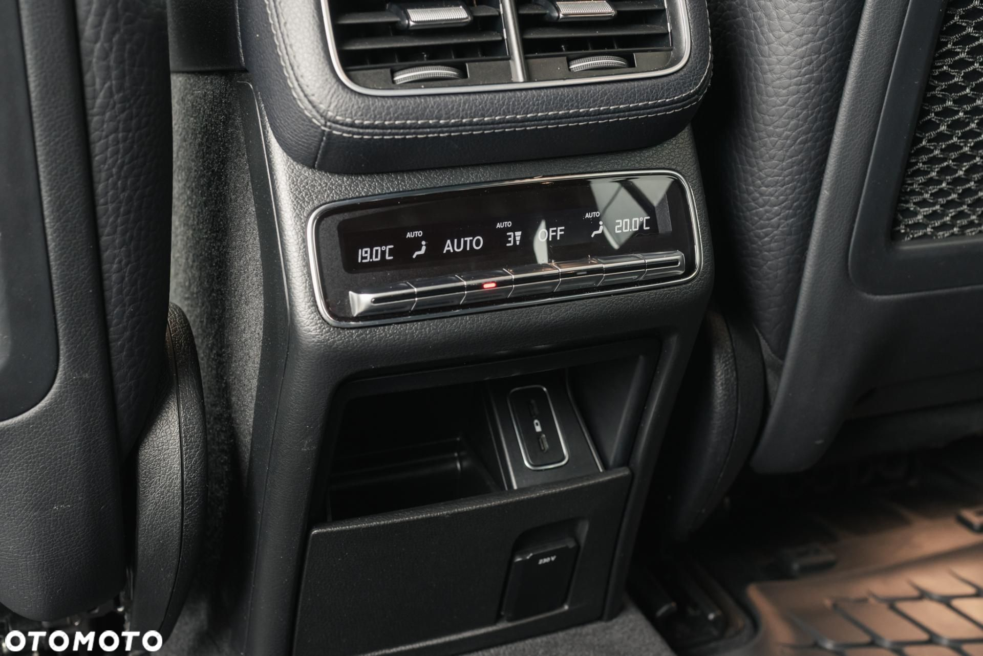 Mercedes-Benz GLE - 36