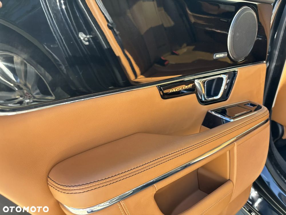 Jaguar XJ 3.0 T AWD Premium Luxury - 11