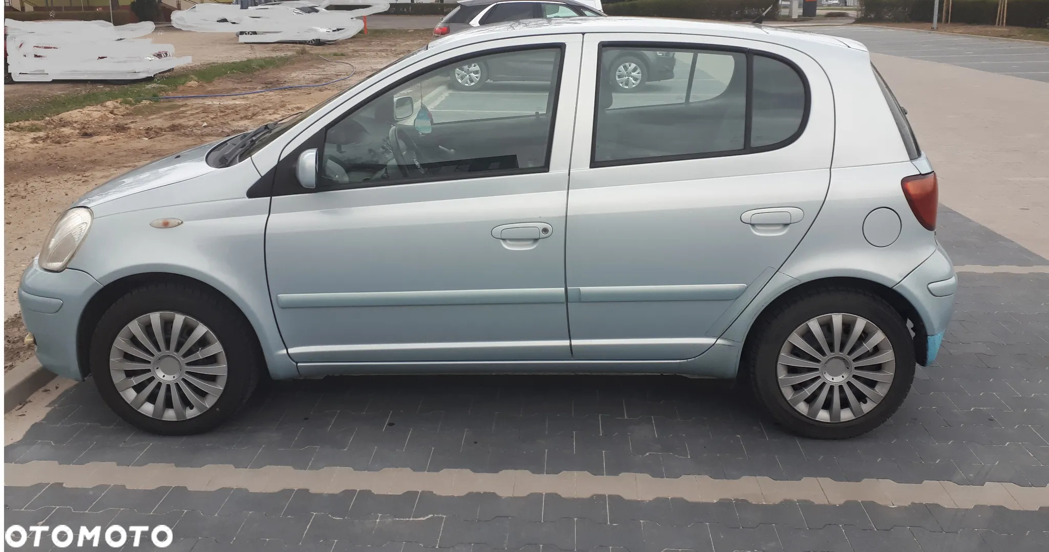 Toyota Yaris 1.3 - 4