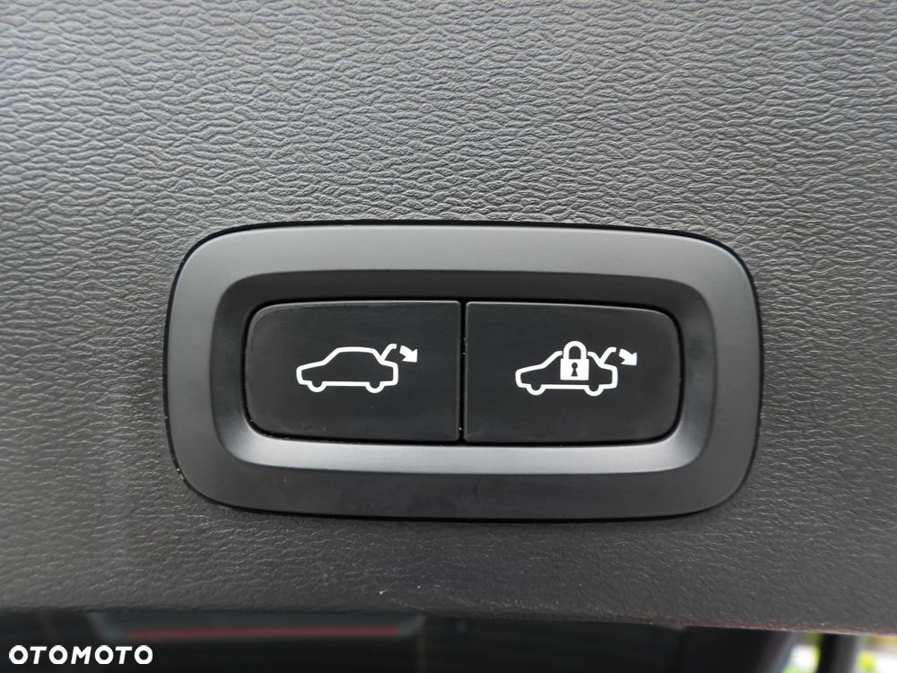 Volvo XC 40 B3 B DKG Plus Bright - 31