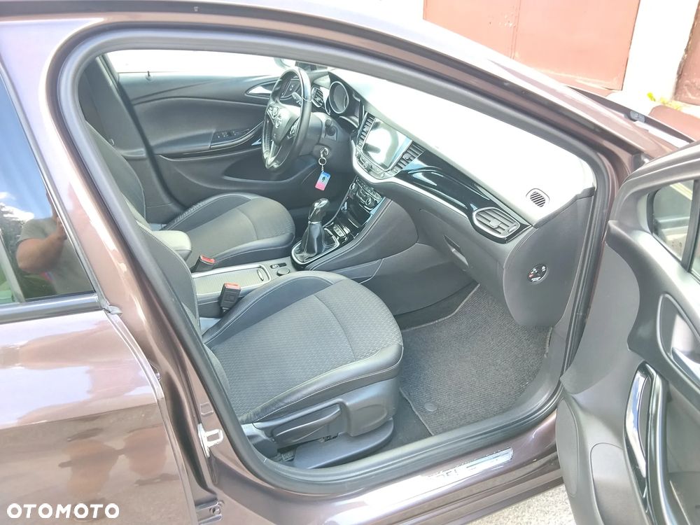 Opel Astra 1.6 D (CDTI) Start/Stop Dynamic - 11