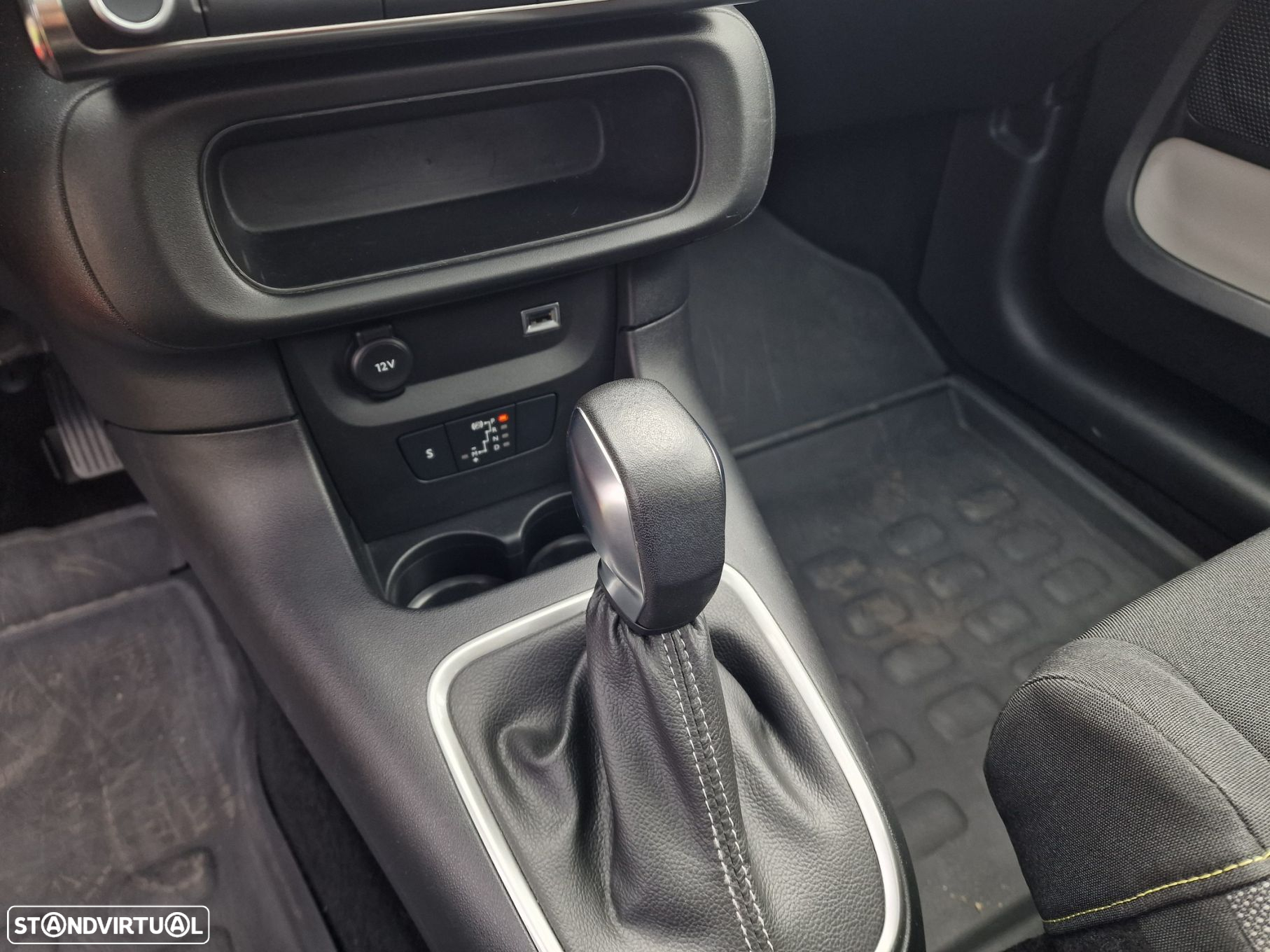 Citroën C3 1.2 PureTech Shine EAT6 - 23