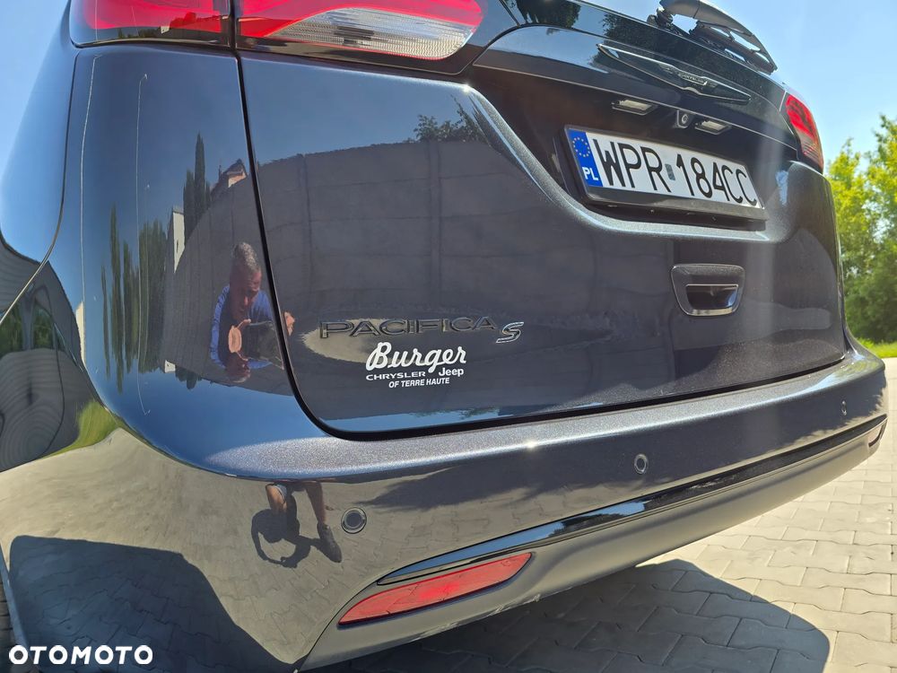 Chrysler Pacifica - 16