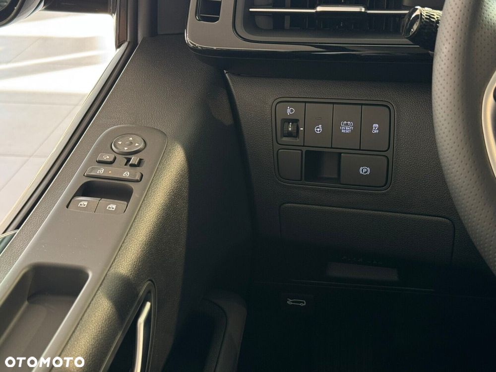 Hyundai Staria 1.6 T-GDI HEV Luxury - 18