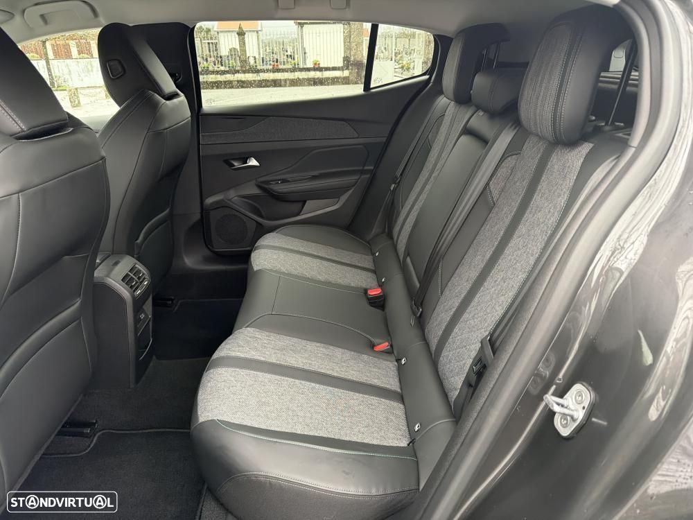 Peugeot 408 1.6 Hybrid Allure Pack e-EAT8 - 21