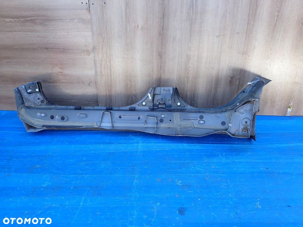 TOYOTA AYGO 06-12 PRÓG PRAWY 211 - 7