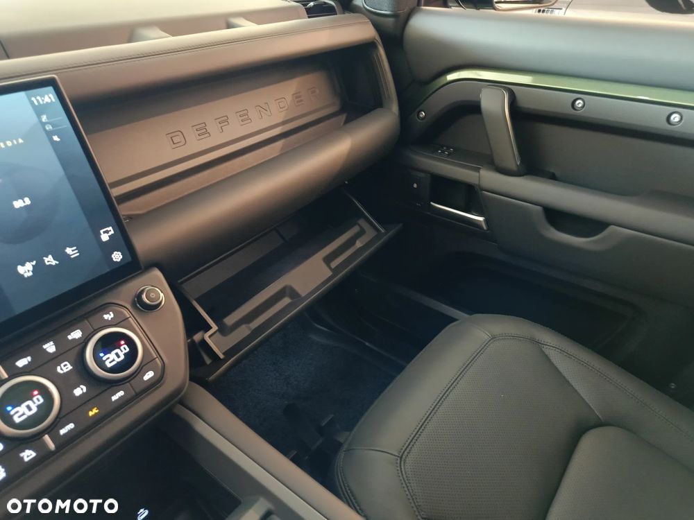 Land Rover Defender - 29