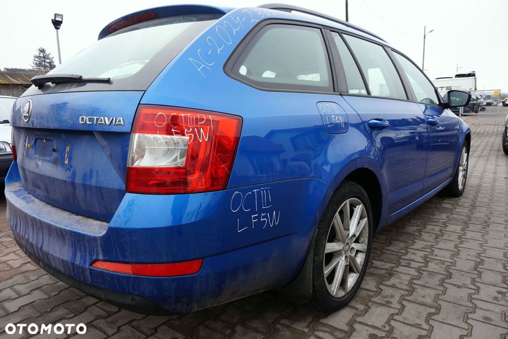 SKODA OCTAVIA III 5E5 KOMBI 2014 LF5W 1.6 TDI CLHA 105KM MWW NIEBIESKI na części - 5