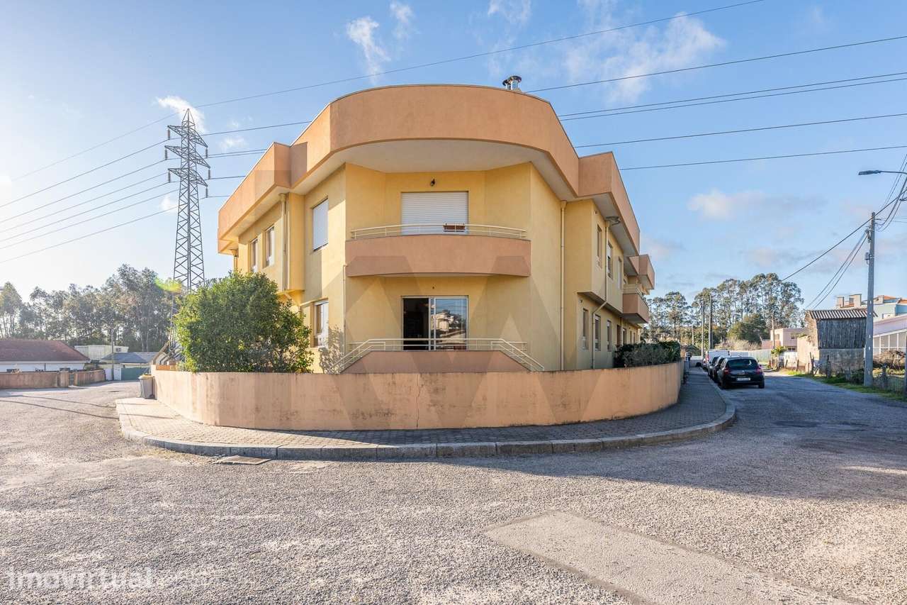 Excelente T2 com garagem box e Jardim Privativo- Canelas - Grande imagem: 2/41