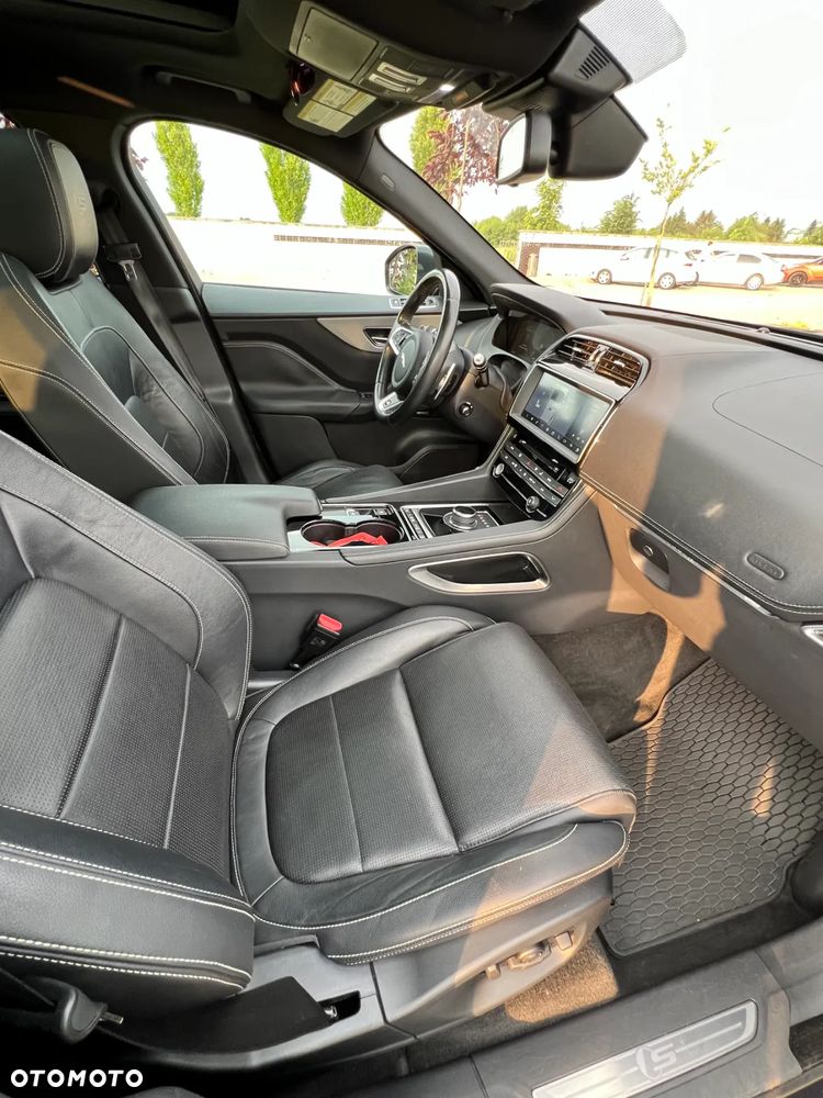 Jaguar F-Pace 3.0 V6 AWD S - 31
