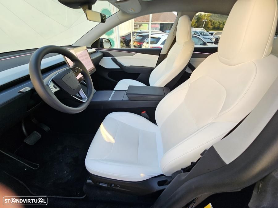 Tesla Model Y Long Range Dual Motor AWD - 34
