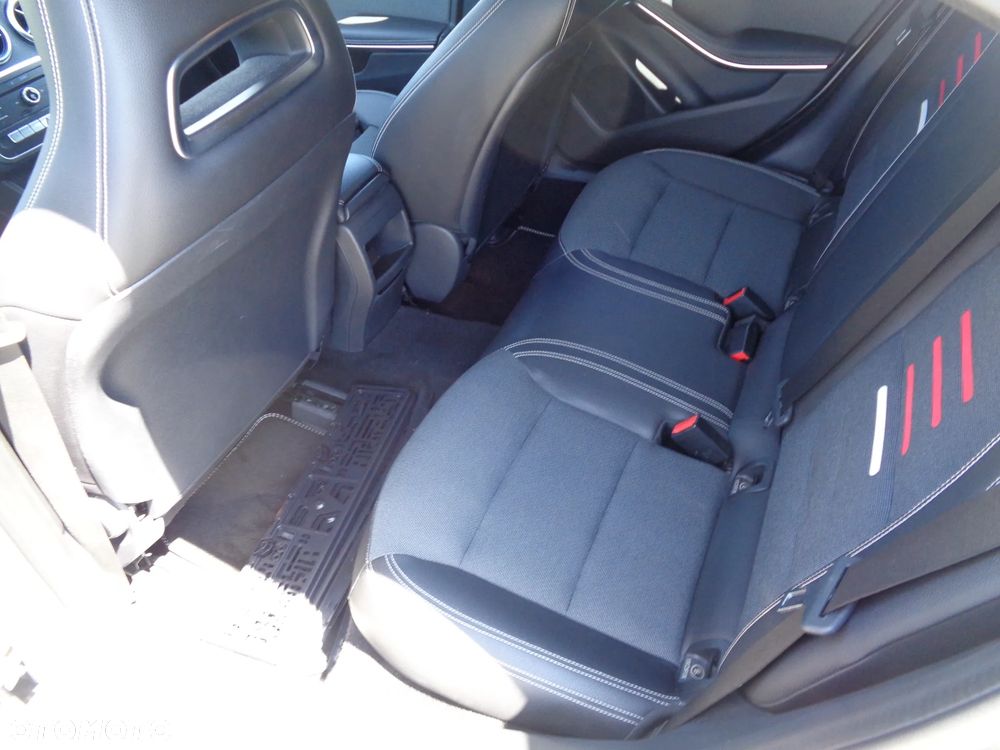 Mercedes-Benz Klasa A 180 BlueEfficiency Edition - 10