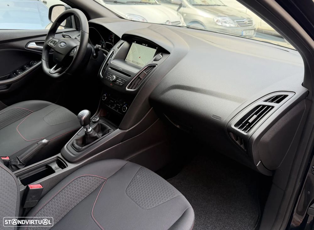 Ford Focus 1.5 TDCi ECOBlue ST-Line - 15