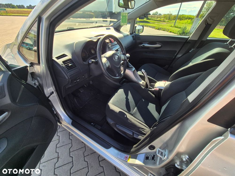Toyota Auris - 13