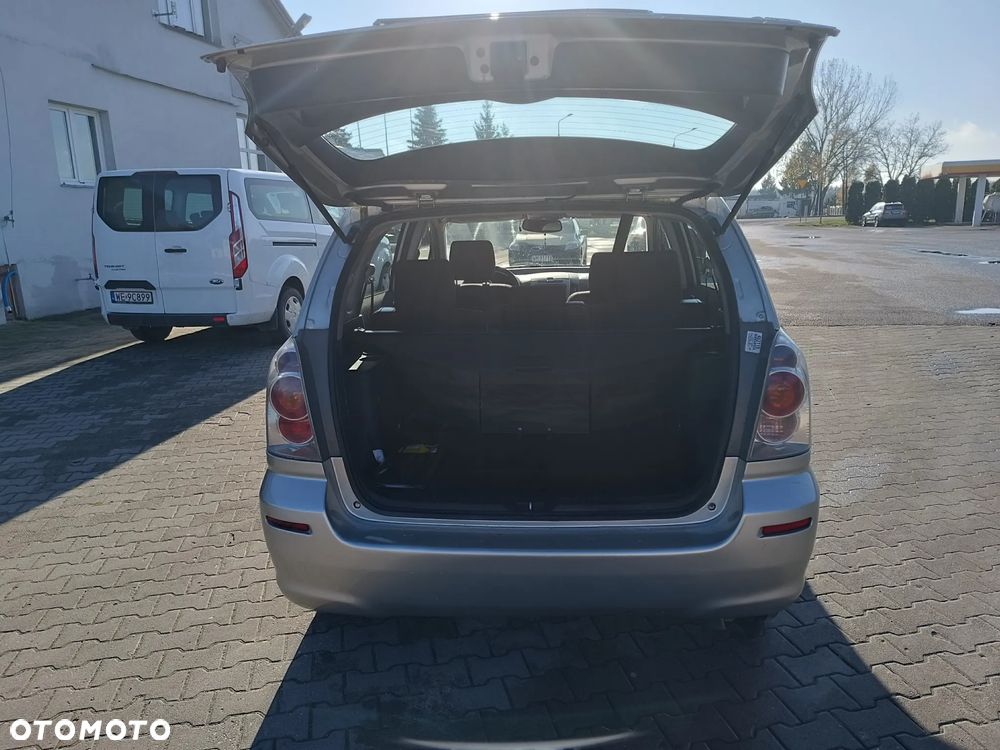 Toyota Corolla Verso - 3
