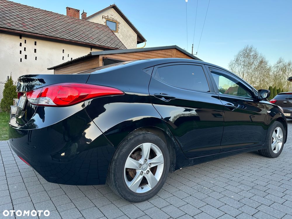 Hyundai Elantra 1.6 Comfort - 23