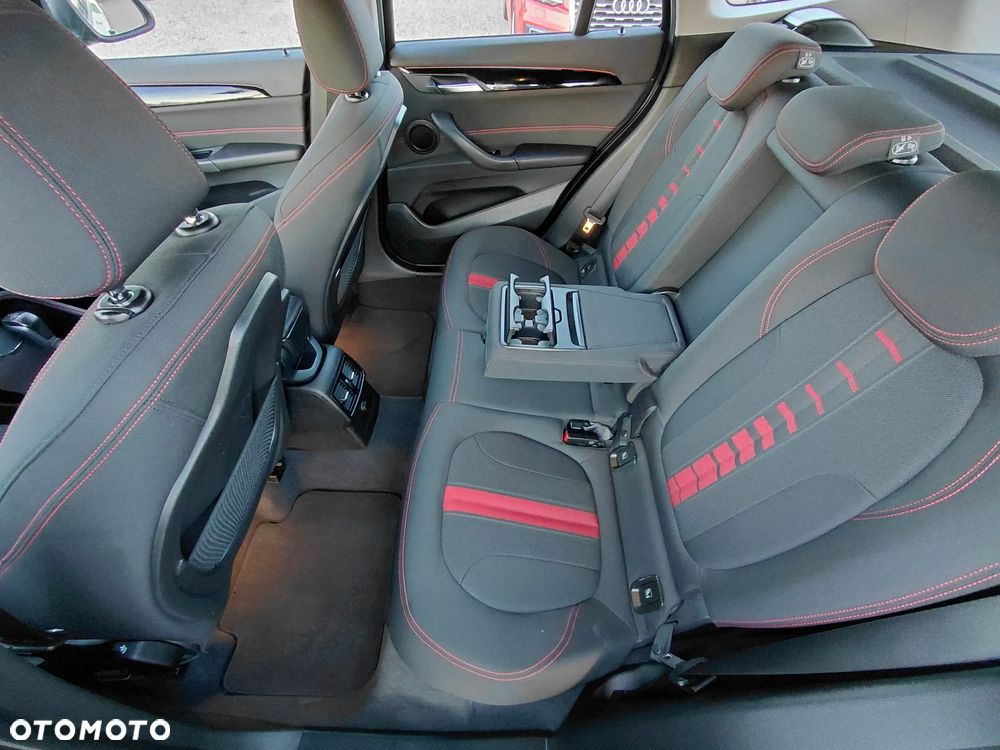 BMW X1 sDrive18i Sport Line - 24