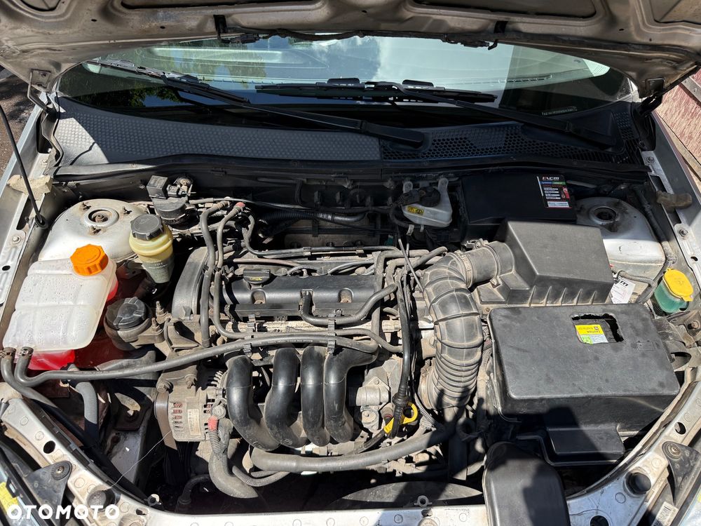 Ford Focus 1.6 Ghia - 12