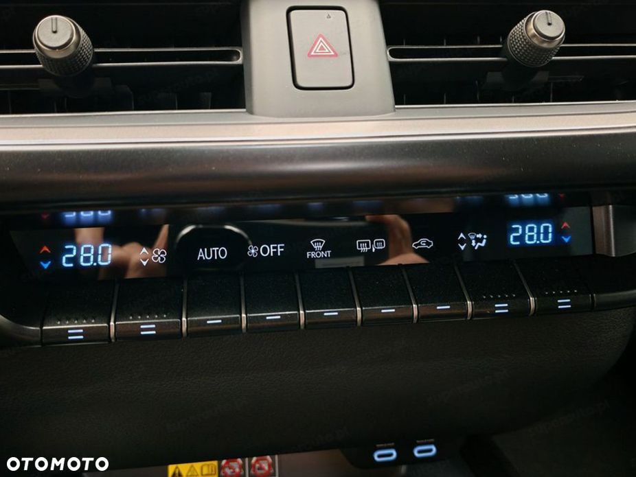 Lexus UX - 10