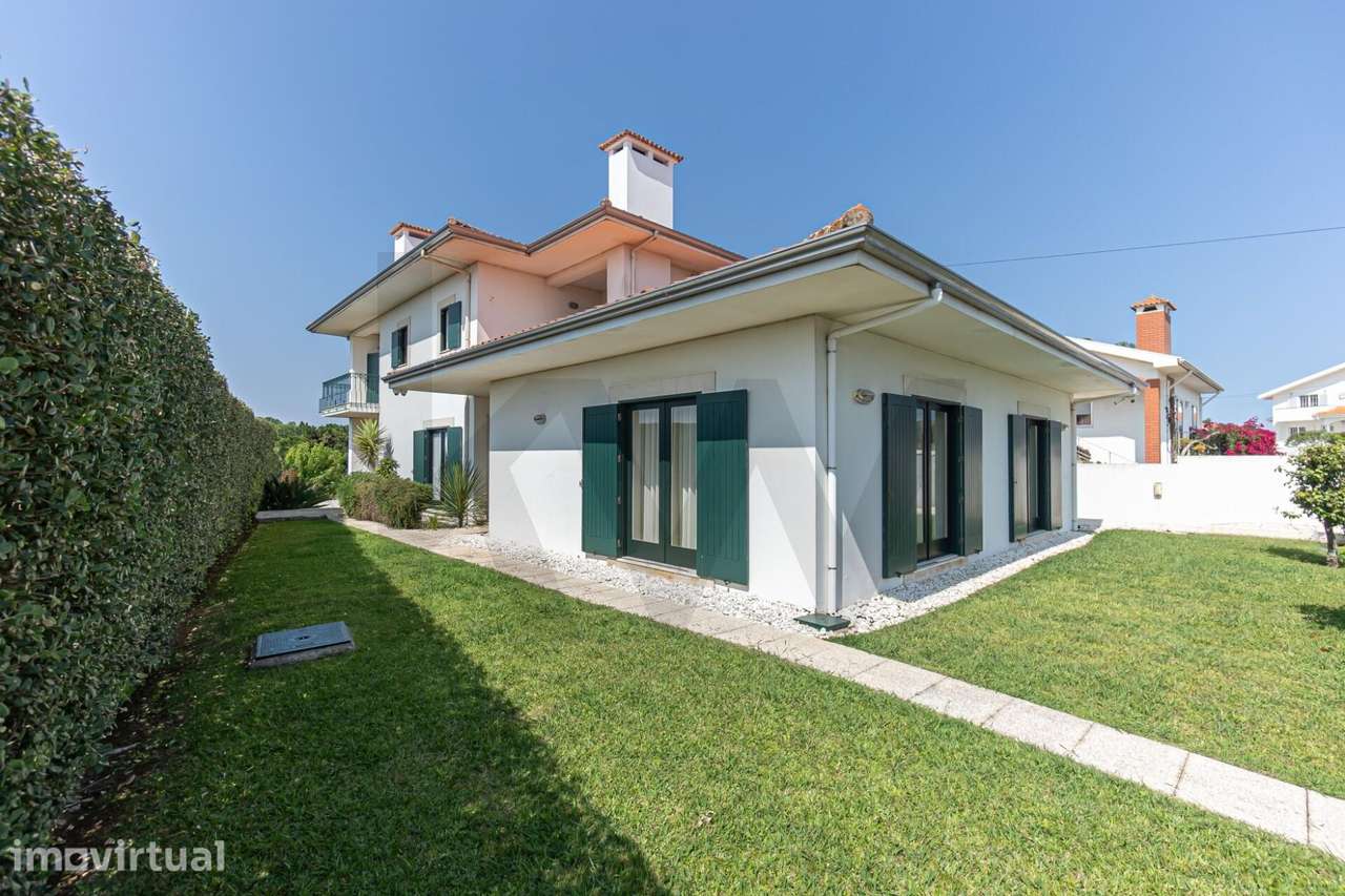 Moradia T4 Contemporânea com Piscina e Vistas de Mar a 300m da Praia – - Grande imagem: 2/60
