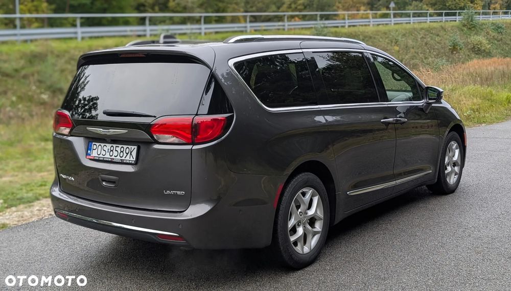 Chrysler Pacifica - 12
