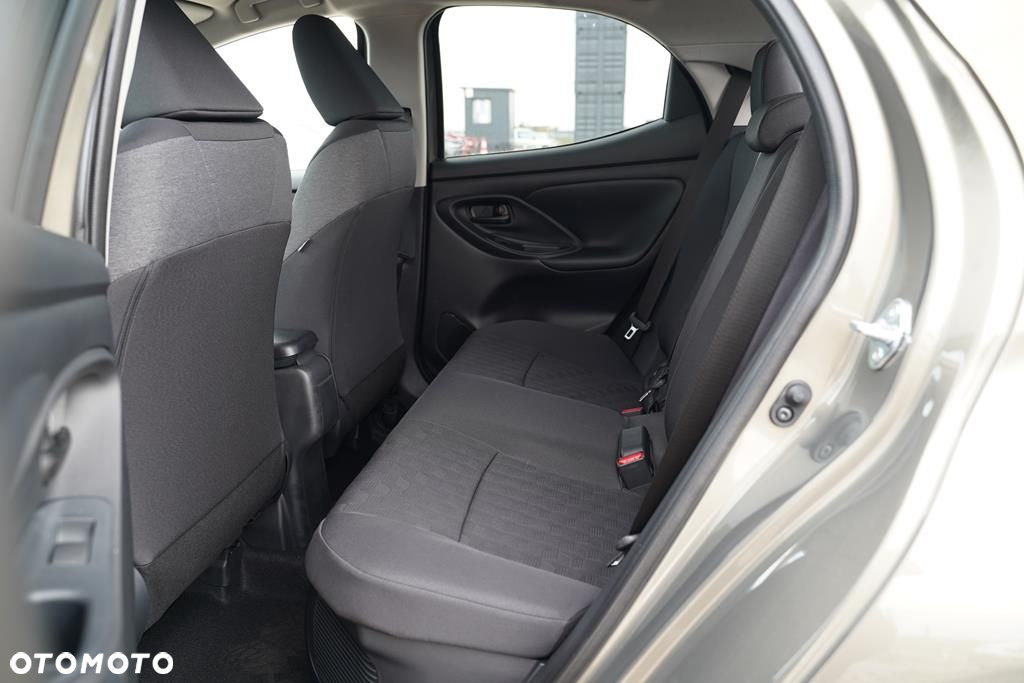 Toyota Yaris - 10