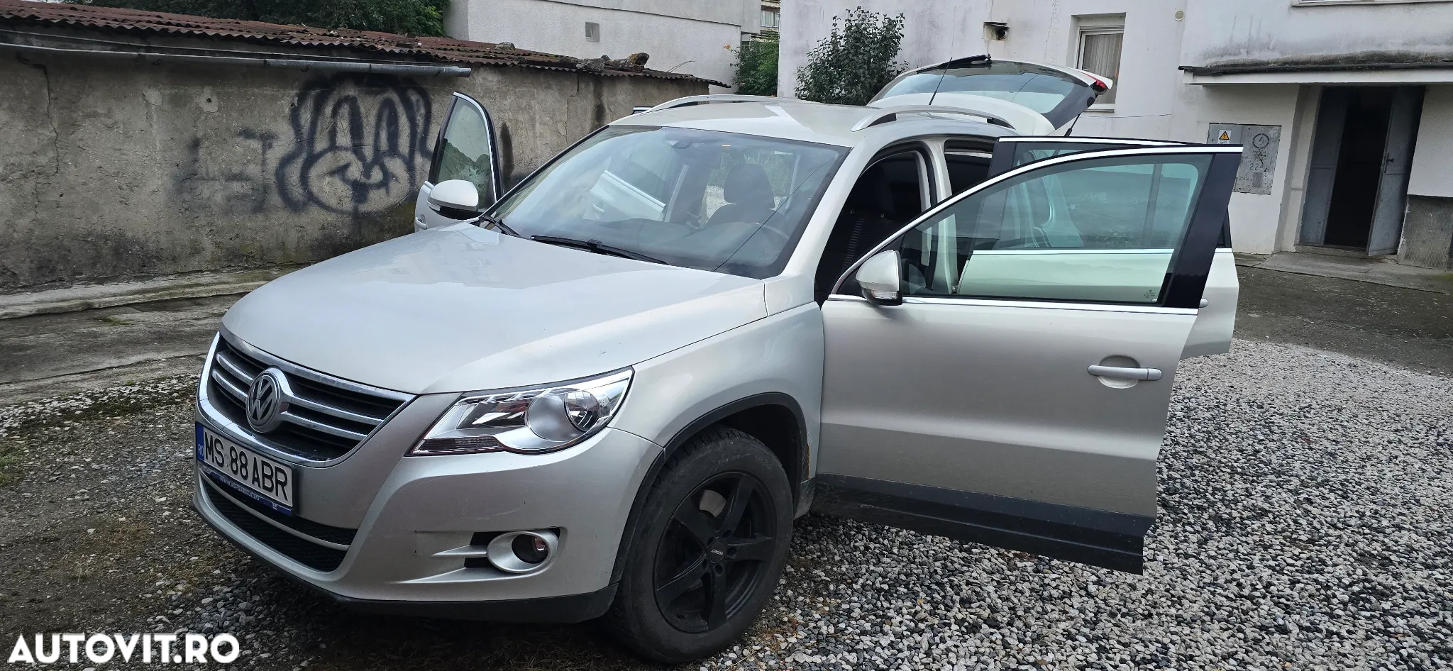 Volkswagen Tiguan - 4