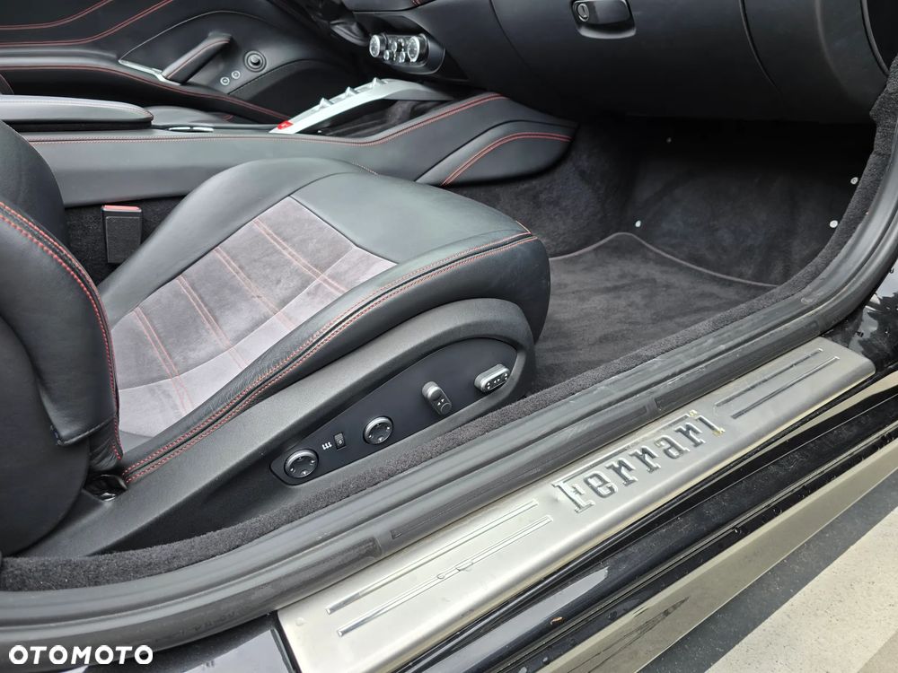 Ferrari California T - 12