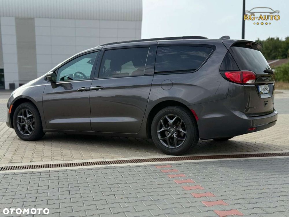 Chrysler Pacifica - 14