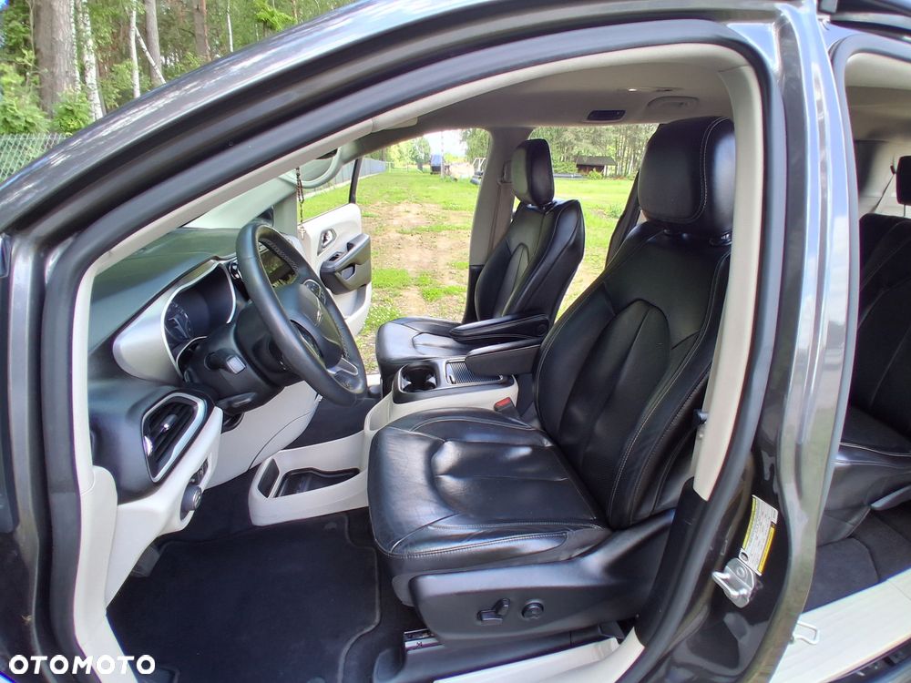 Chrysler Pacifica - 8