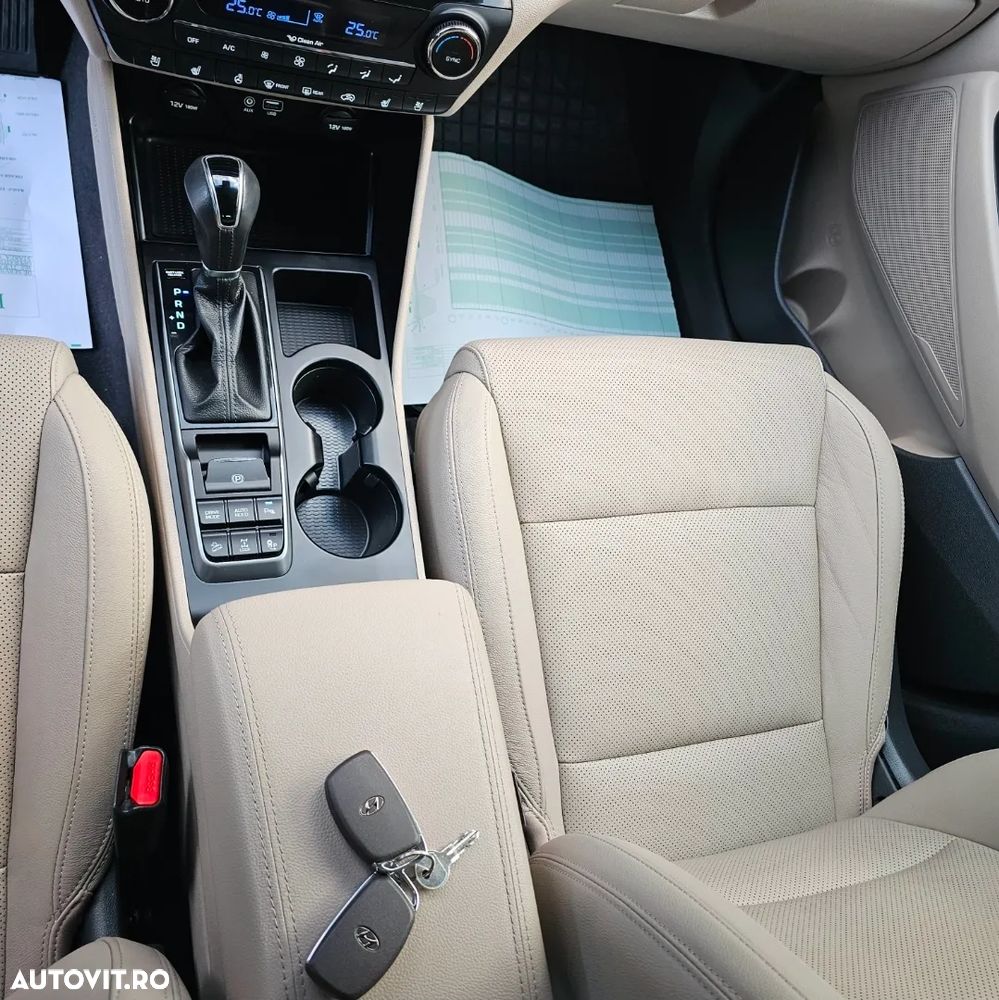 Hyundai Tucson 2.0 CRDI 4WD Automatik Advantage - 22