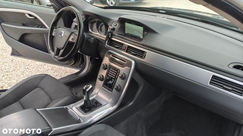 Volvo V70 D2 Momentum - 30