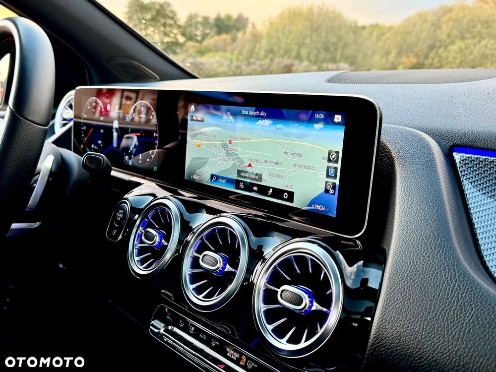 Mercedes-Benz Klasa B 180 d AMG Line 7G-DCT - 32