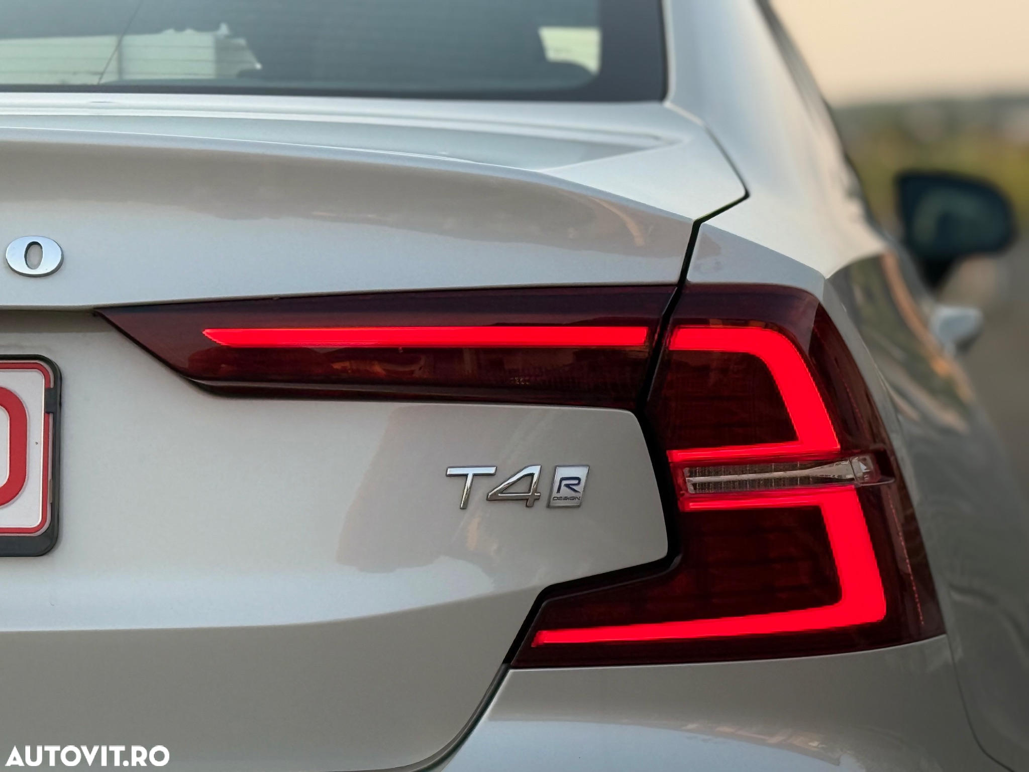 Volvo S60 T4 R-Design - 36