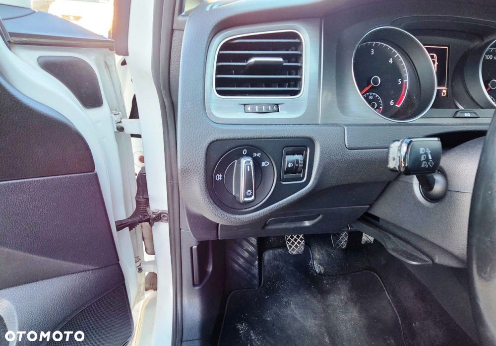 Volkswagen Golf - 21